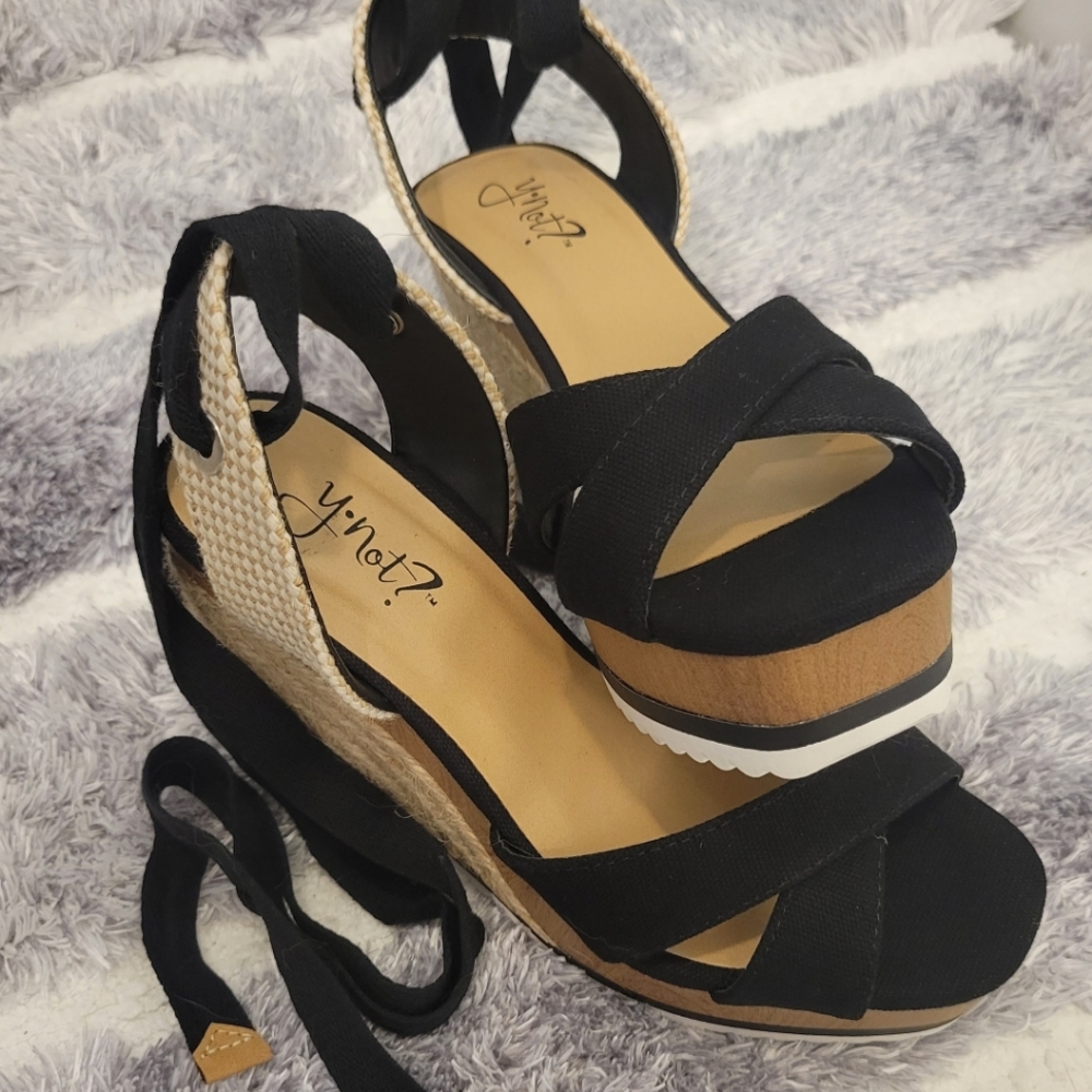 Beautiful sandals (Brand new)